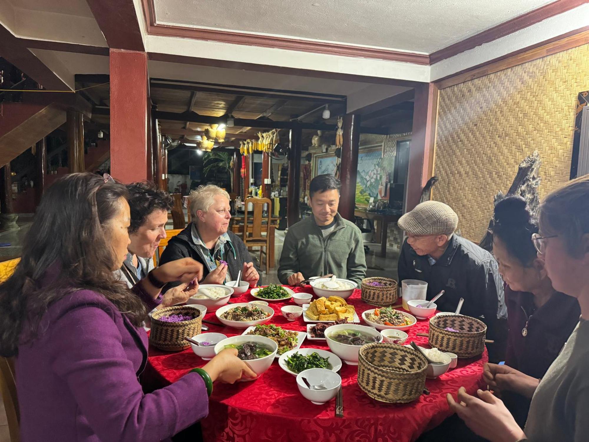 Minh Ngoc Homestay Dien Bien Phu Ban Him Lom Exterior foto