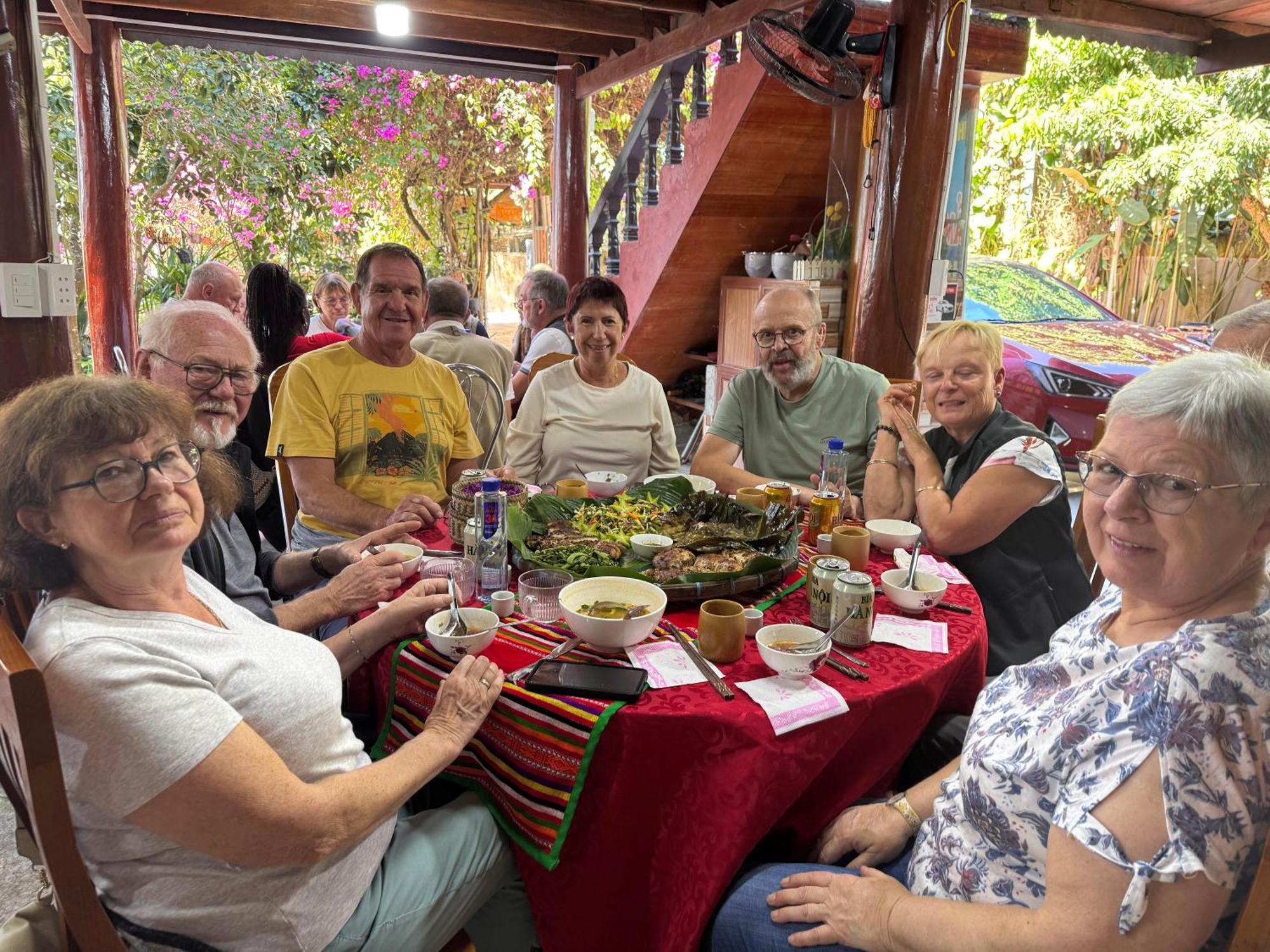 Minh Ngoc Homestay Dien Bien Phu Ban Him Lom Exterior foto