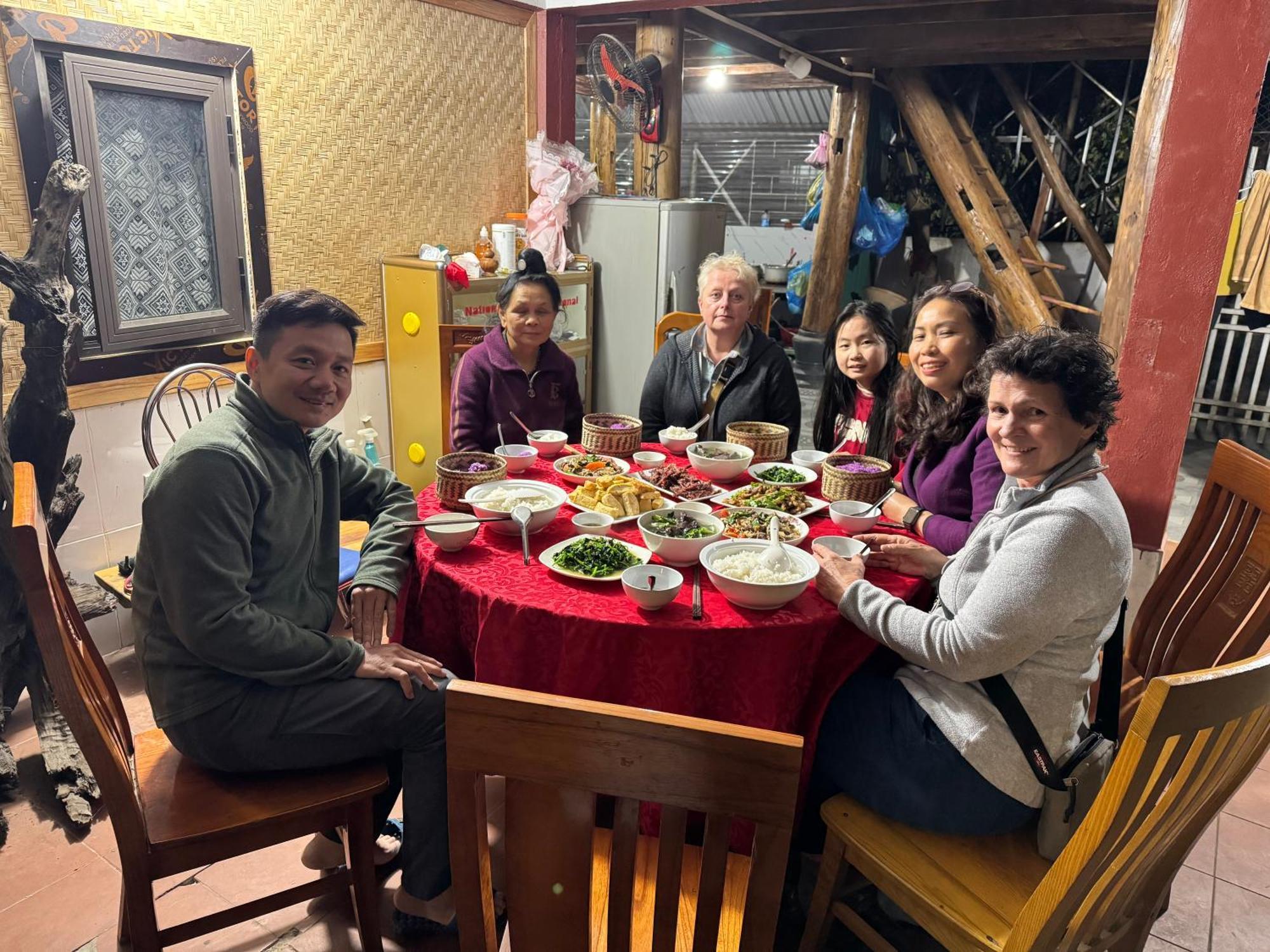 Minh Ngoc Homestay Dien Bien Phu Ban Him Lom Exterior foto