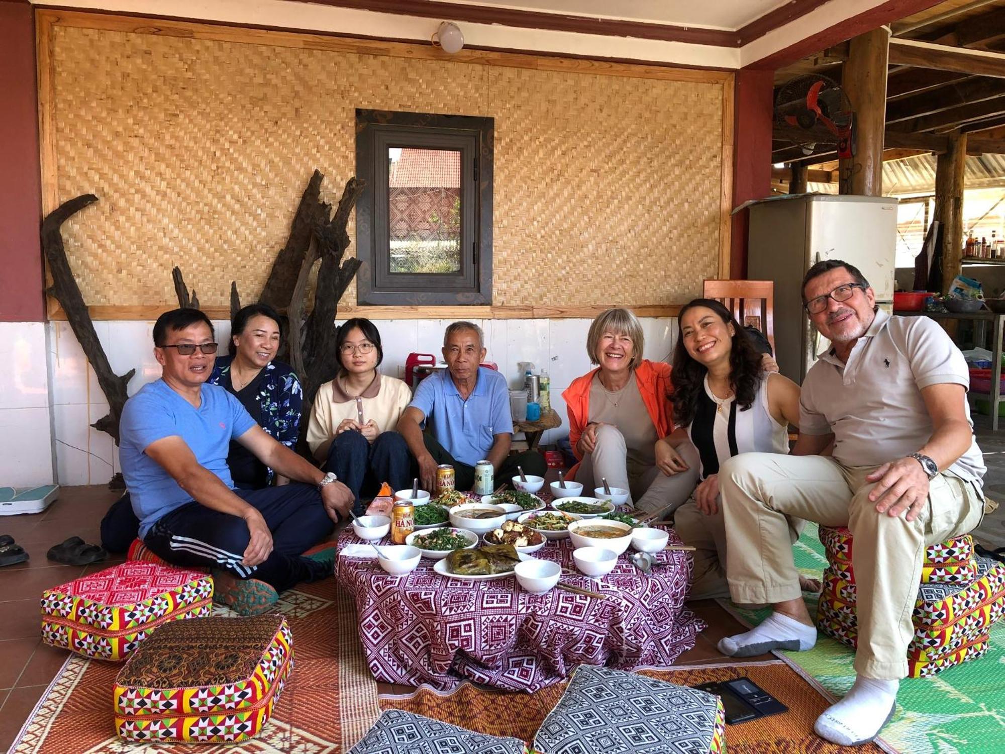 Minh Ngoc Homestay Dien Bien Phu Ban Him Lom Exterior foto